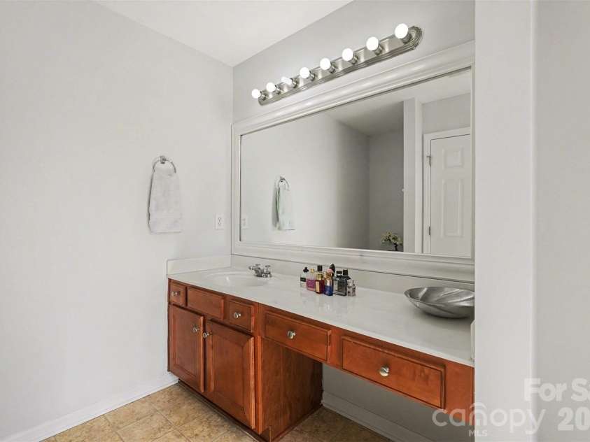 11001 Dulin Creek Boulevard, Charlotte, NC 28215.  MLS# CAR4287097, YatesRealty ID 26536. Owner's Bathroom