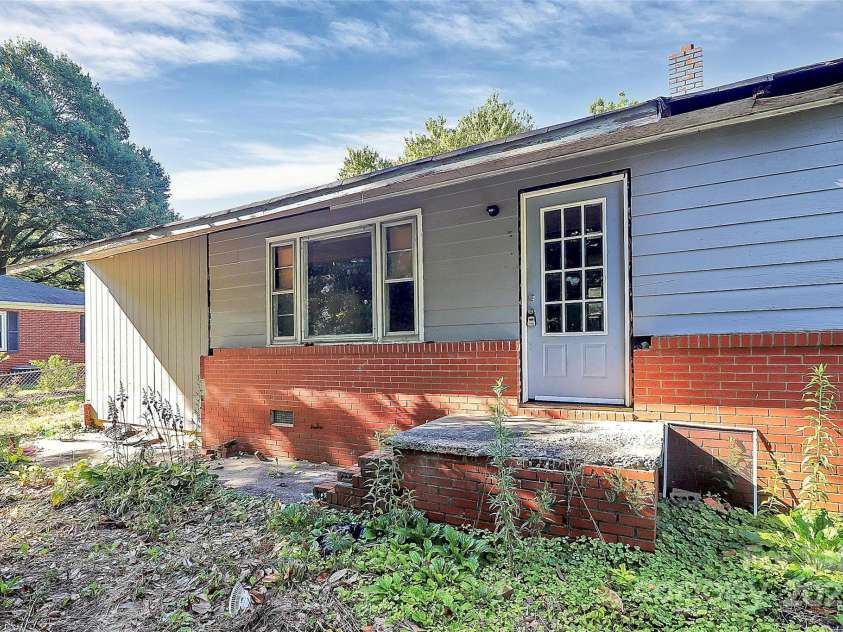 112 Harmony Trail, Gastonia, NC 28056.  MLS# CAR4273653, YatesRealty ID 26537. 