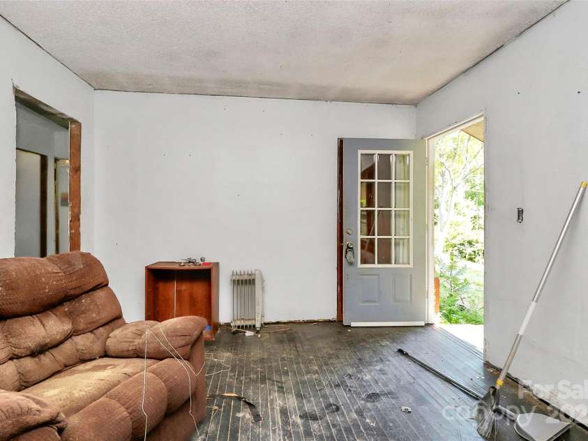 112 Harmony Trail, Gastonia, NC 28056.  MLS# CAR4273653, YatesRealty ID 26537. 