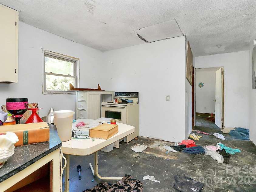 112 Harmony Trail, Gastonia, NC 28056.  MLS# CAR4273653, YatesRealty ID 26537. 