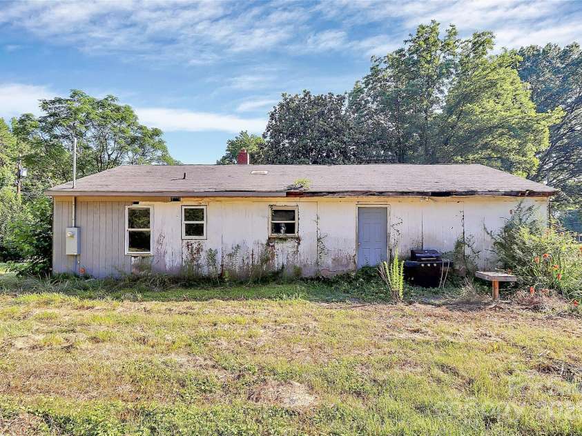 112 Harmony Trail, Gastonia, NC 28056.  MLS# CAR4273653, YatesRealty ID 26537. 