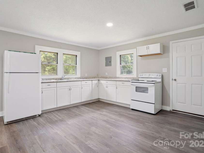 1150 Shue Road, China Grove, NC 28023.  MLS# CAR4282219, YatesRealty ID 26538. Kitchen