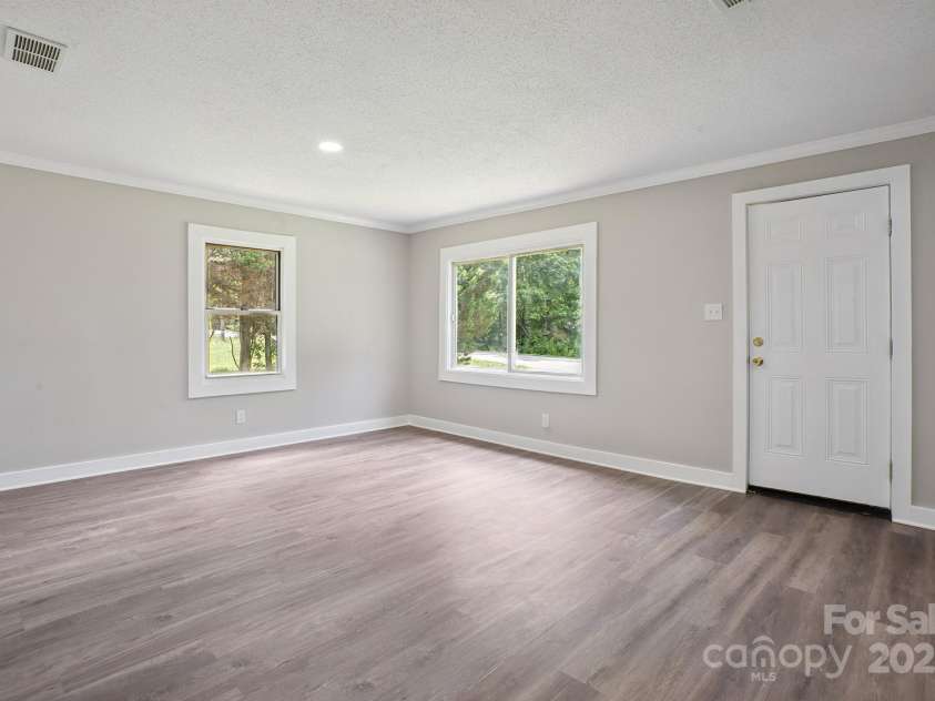 1150 Shue Road, China Grove, NC 28023.  MLS# CAR4282219, YatesRealty ID 26538. Living Room