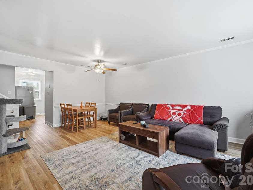 5918 Crape Myrtle Lane, Charlotte, NC 28216.  MLS# CAR4326062, YatesRealty ID 26538. 