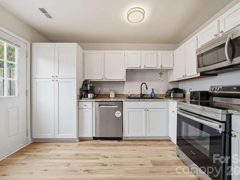 5918 Crape Myrtle Lane, Charlotte, NC 28216.  MLS# CAR4326062, YatesRealty ID 26538. 