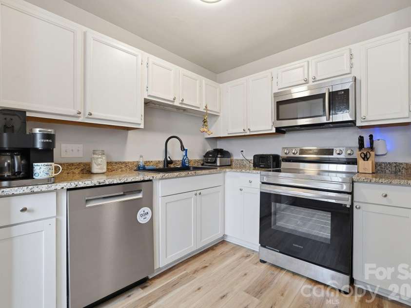 5918 Crape Myrtle Lane, Charlotte, NC 28216.  MLS# CAR4326062, YatesRealty ID 26538. 