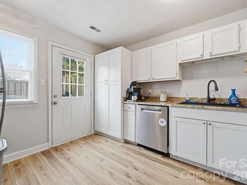 5918 Crape Myrtle Lane, Charlotte, NC 28216.  MLS# CAR4326062, YatesRealty ID 26538. 