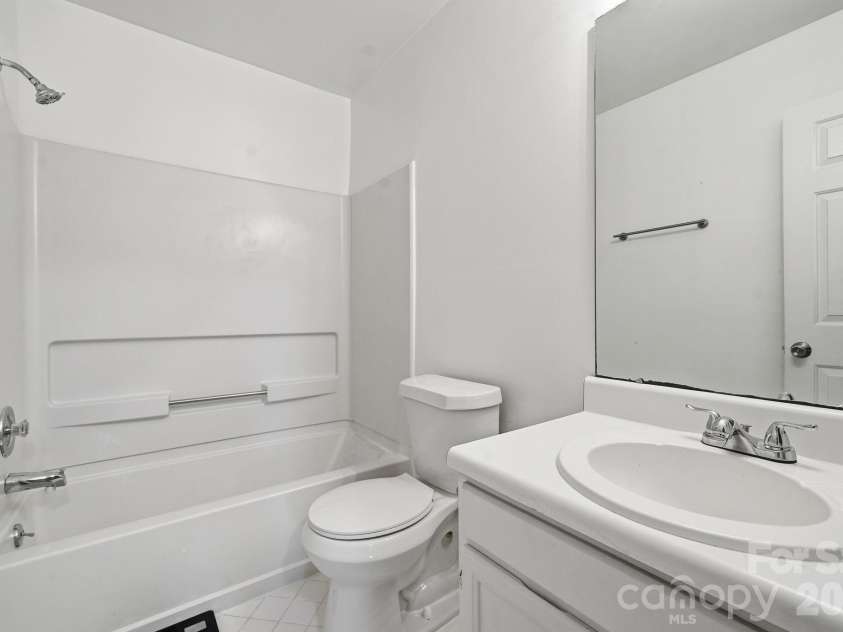 5918 Crape Myrtle Lane, Charlotte, NC 28216.  MLS# CAR4326062, YatesRealty ID 26538. 