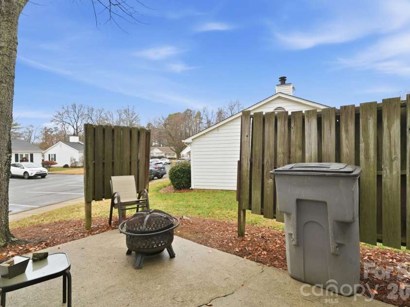 5918 Crape Myrtle Lane, Charlotte, NC 28216.  MLS# CAR4326062, YatesRealty ID 26538. 