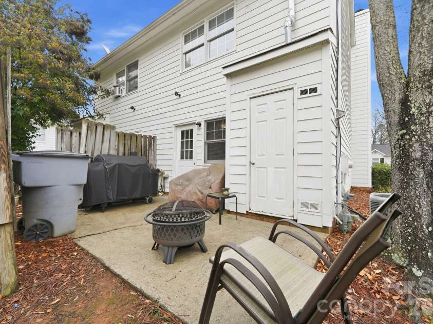 5918 Crape Myrtle Lane, Charlotte, NC 28216.  MLS# CAR4326062, YatesRealty ID 26538. 