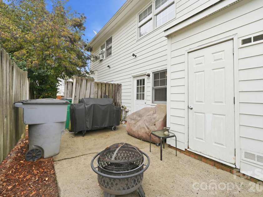 5918 Crape Myrtle Lane, Charlotte, NC 28216.  MLS# CAR4326062, YatesRealty ID 26538. 