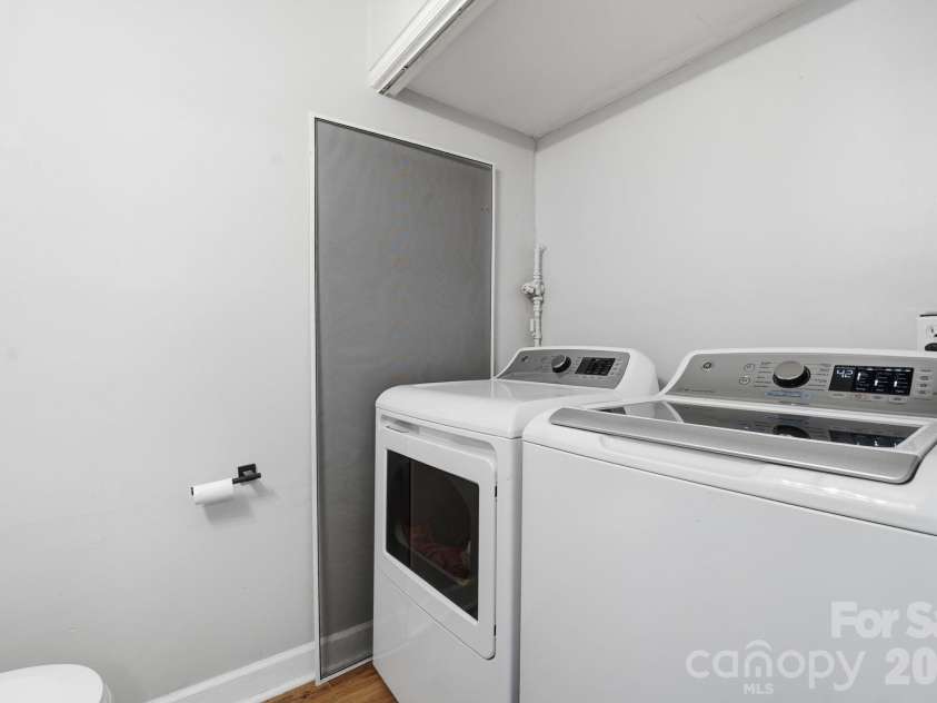 5918 Crape Myrtle Lane, Charlotte, NC 28216.  MLS# CAR4326062, YatesRealty ID 26538. Main Level Laundry