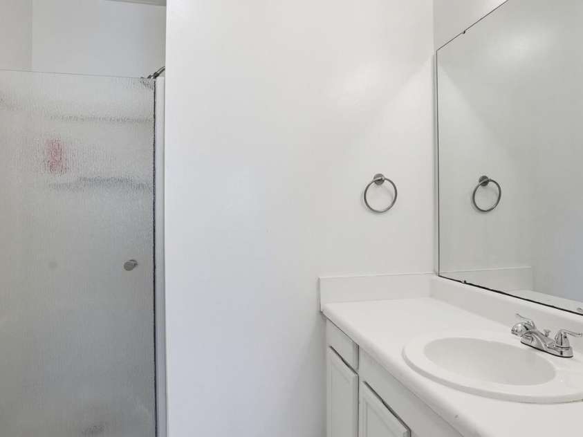 5918 Crape Myrtle Lane, Charlotte, NC 28216.  MLS# CAR4326062, YatesRealty ID 26538. Primary Bath