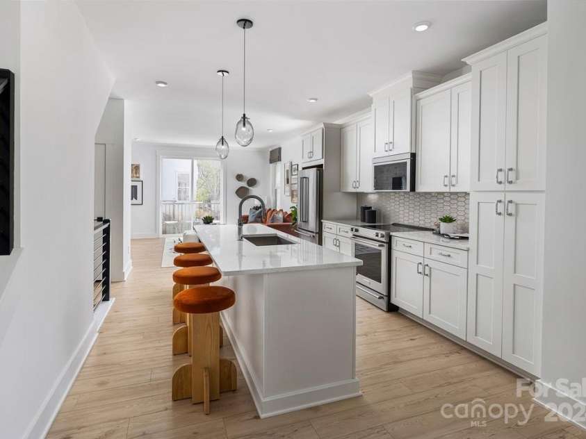 1107 Kokomo Lane, Charlotte, NC 28206.  MLS# CAR4188001, YatesRealty ID 26539. Kitchen example