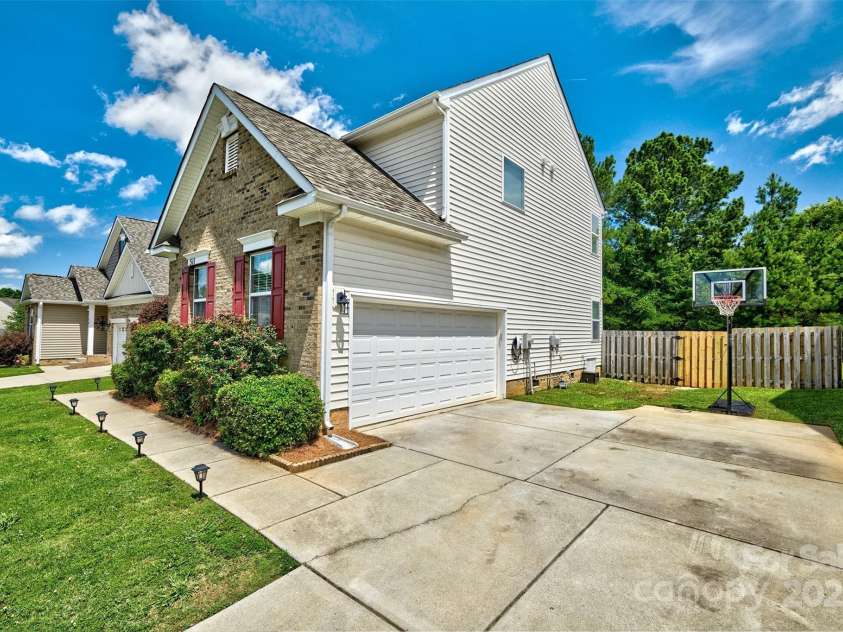 511 Rough Hewn Lane, Rock Hill, SC 29730.  MLS# CAR4267408, YatesRealty ID 26540. 