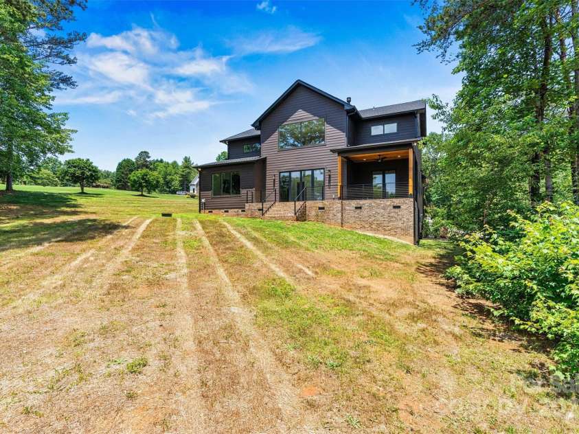 130 Broken Arrow Drive, Statesville, NC 28677.  MLS# CAR4268728, YatesRealty ID 26541. 