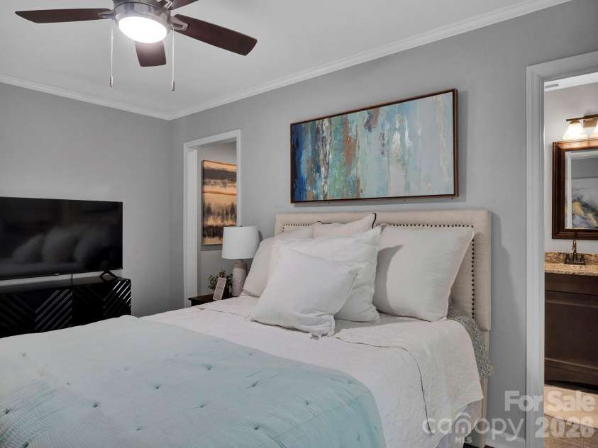 239 Clarkson Street, Charlotte, NC 28202.  MLS# CAR4346858, YatesRealty ID 26541. 