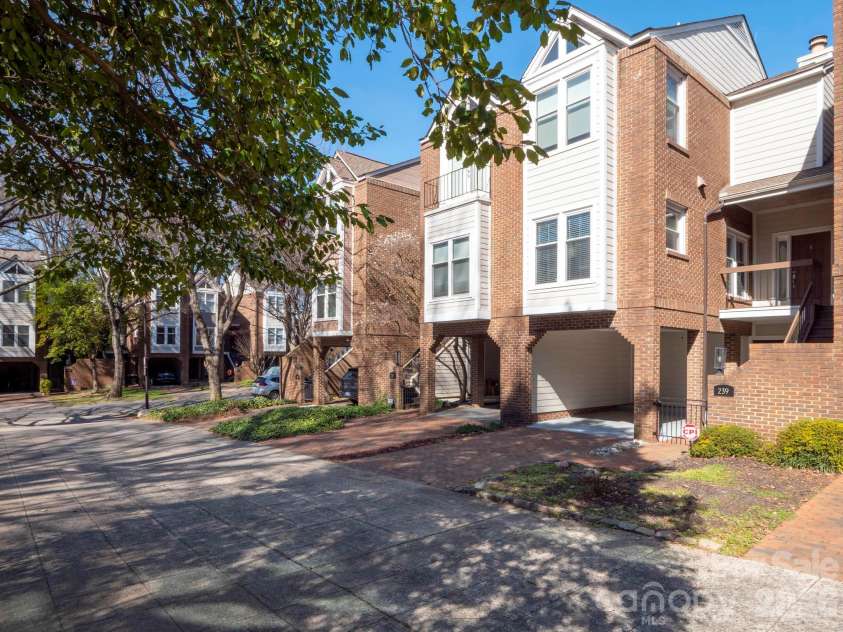 239 Clarkson Street, Charlotte, NC 28202.  MLS# CAR4346858, YatesRealty ID 26541. 