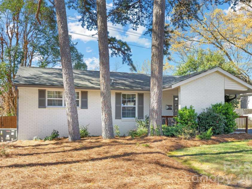 4828 Gilmore Drive, Charlotte, NC 28209.  MLS# CAR4357710, YatesRealty ID 26542. 