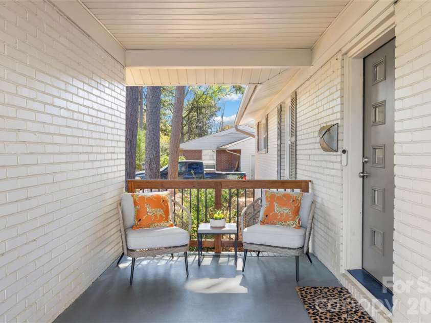 4828 Gilmore Drive, Charlotte, NC 28209.  MLS# CAR4357710, YatesRealty ID 26542. 
