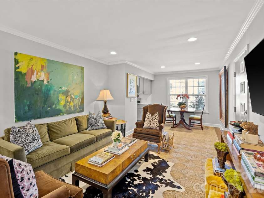 4828 Gilmore Drive, Charlotte, NC 28209.  MLS# CAR4357710, YatesRealty ID 26542. 