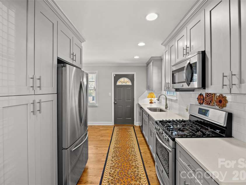 4828 Gilmore Drive, Charlotte, NC 28209.  MLS# CAR4357710, YatesRealty ID 26542. 