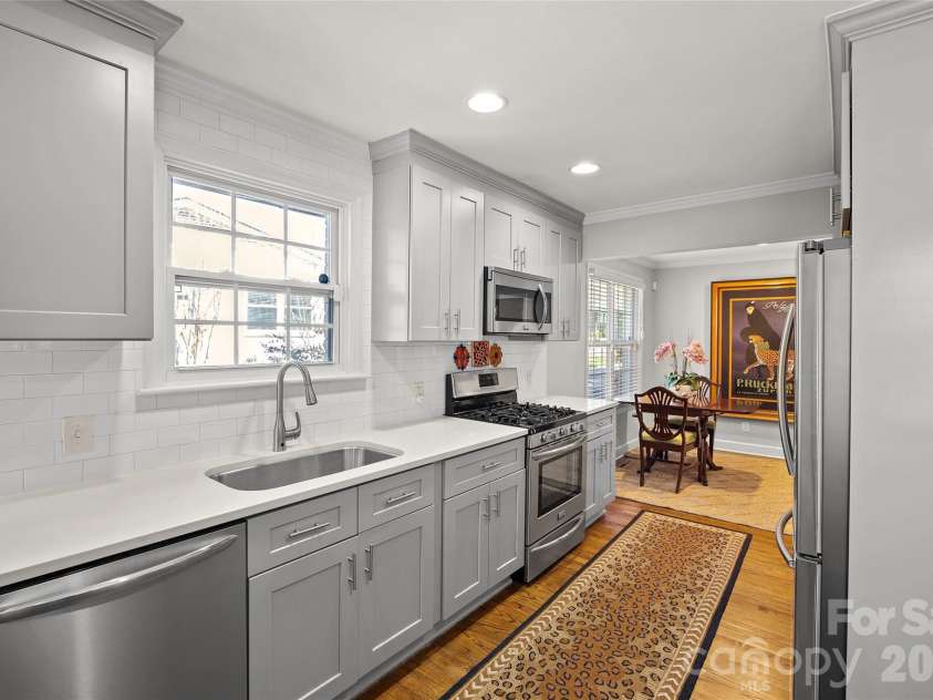 4828 Gilmore Drive, Charlotte, NC 28209.  MLS# CAR4357710, YatesRealty ID 26542. 