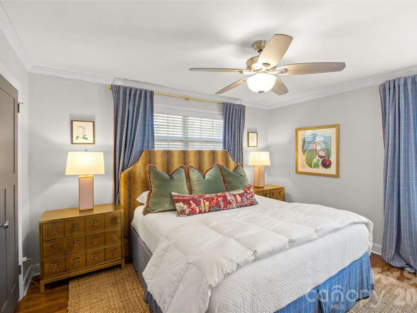 4828 Gilmore Drive, Charlotte, NC 28209.  MLS# CAR4357710, YatesRealty ID 26542. 