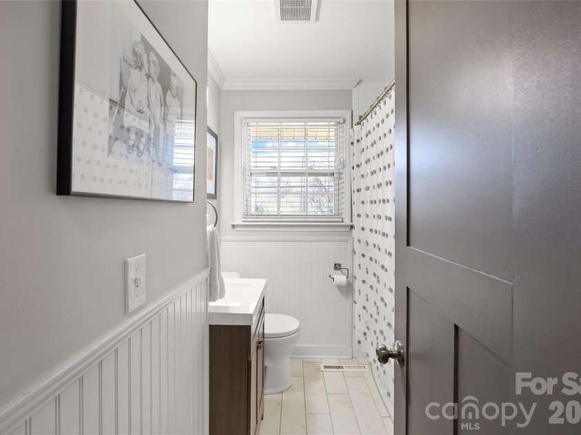 4828 Gilmore Drive, Charlotte, NC 28209.  MLS# CAR4357710, YatesRealty ID 26542. 