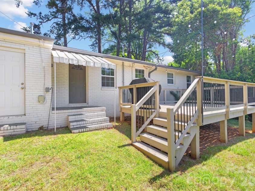 4828 Gilmore Drive, Charlotte, NC 28209.  MLS# CAR4357710, YatesRealty ID 26542. 