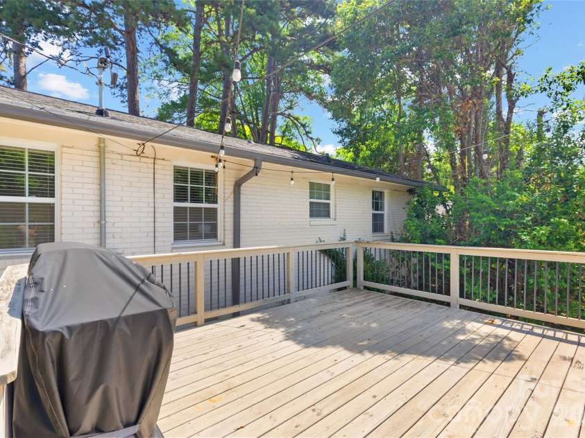4828 Gilmore Drive, Charlotte, NC 28209.  MLS# CAR4357710, YatesRealty ID 26542. 