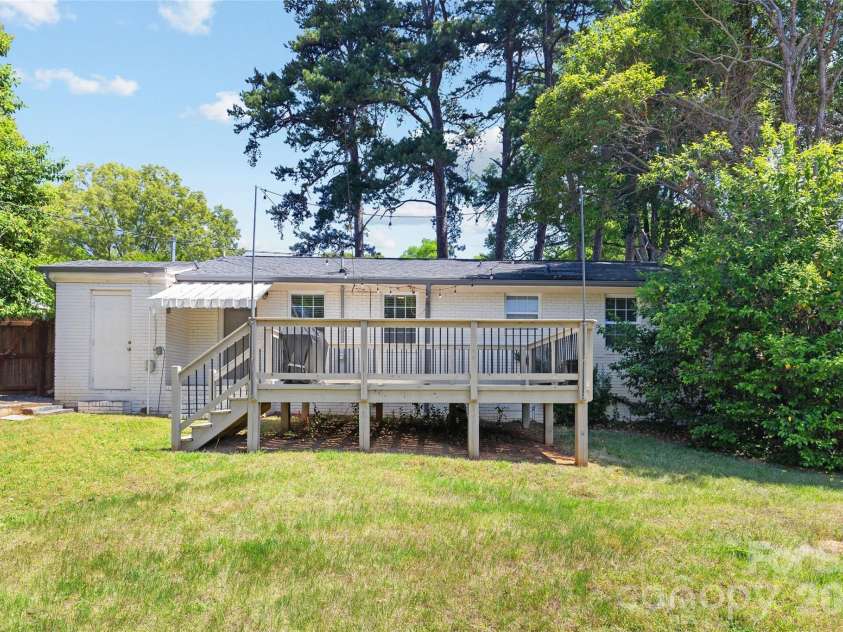 4828 Gilmore Drive, Charlotte, NC 28209.  MLS# CAR4357710, YatesRealty ID 26542. 