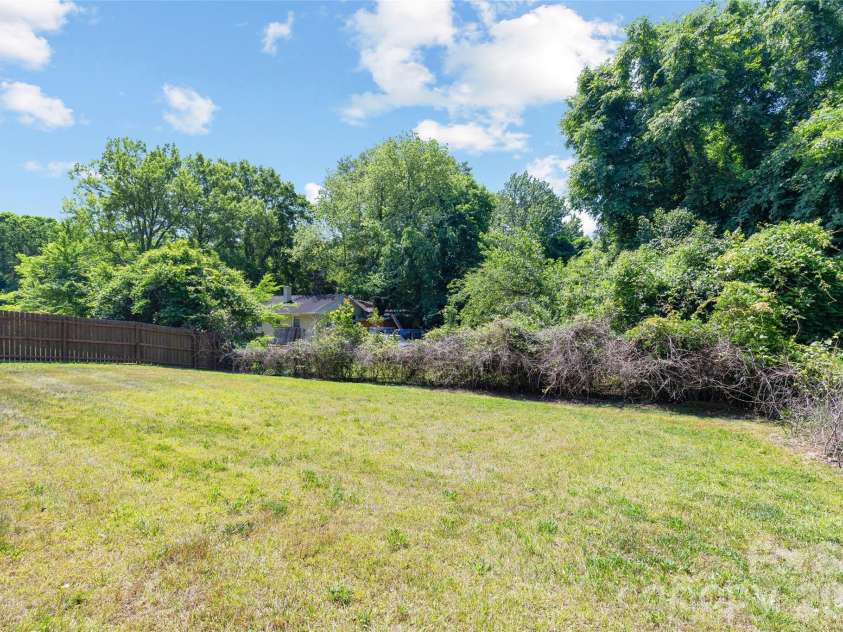 4828 Gilmore Drive, Charlotte, NC 28209.  MLS# CAR4357710, YatesRealty ID 26542. 