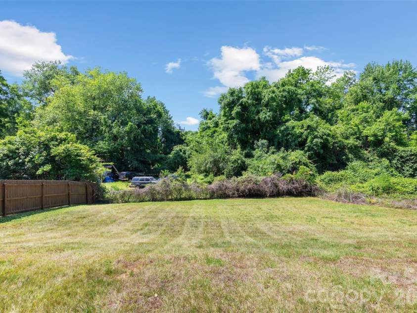 4828 Gilmore Drive, Charlotte, NC 28209.  MLS# CAR4357710, YatesRealty ID 26542. 