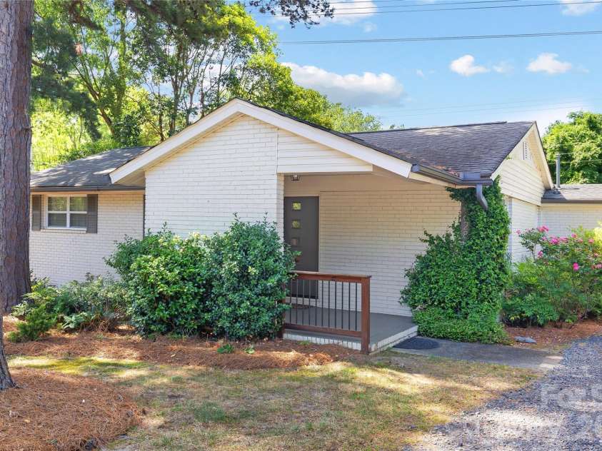 4828 Gilmore Drive, Charlotte, NC 28209.  MLS# CAR4357710, YatesRealty ID 26542. 