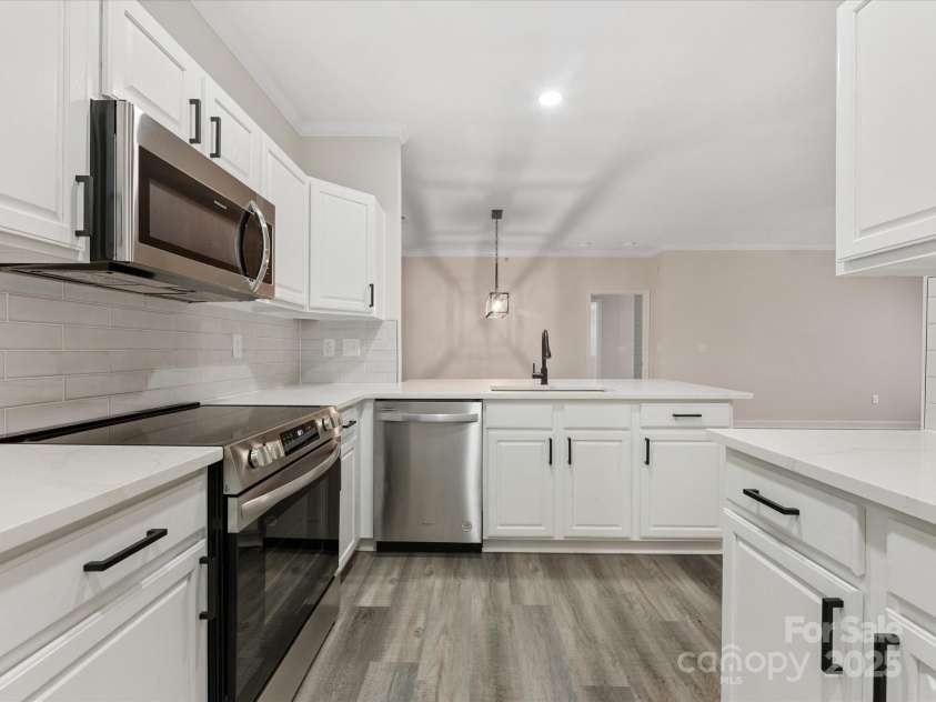 17136 Red Feather Drive, Charlotte, NC 28277.  MLS# CAR4269766, YatesRealty ID 26544. 