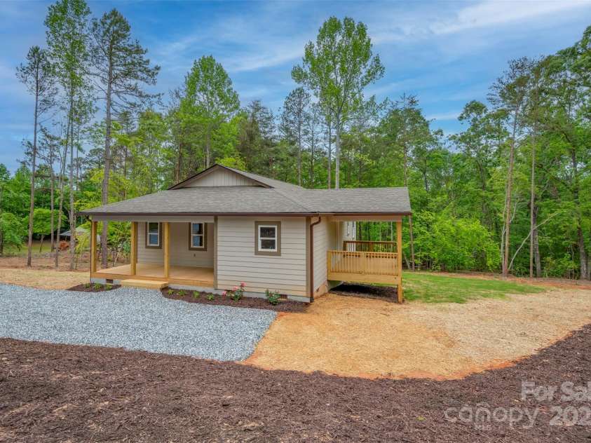 371 Amber Oaks Drive, Rutherfordton, NC 28139.  MLS# CAR4239867, YatesRealty ID 26545. 