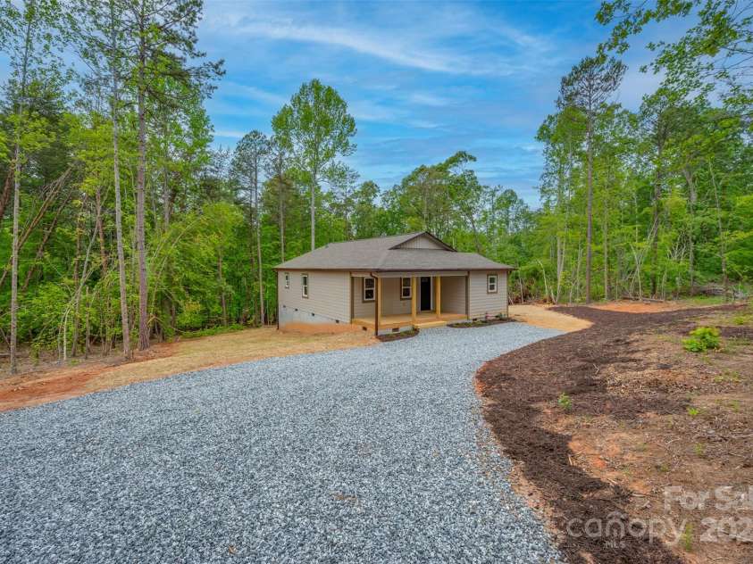 371 Amber Oaks Drive, Rutherfordton, NC 28139.  MLS# CAR4239867, YatesRealty ID 26545. 