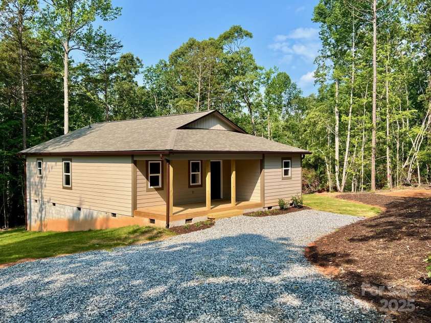371 Amber Oaks Drive, Rutherfordton, NC 28139.  MLS# CAR4239867, YatesRealty ID 26545. 