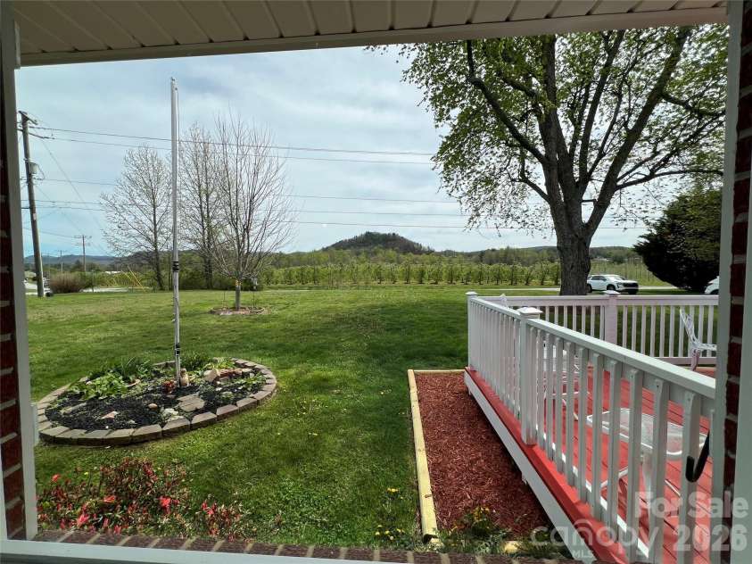 93 Laycock Road, Hendersonville, NC 28792.  MLS# CAR4367068, YatesRealty ID 26548. 