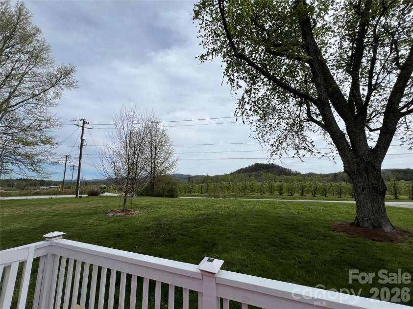 93 Laycock Road, Hendersonville, NC 28792.  MLS# CAR4367068, YatesRealty ID 26548. 
