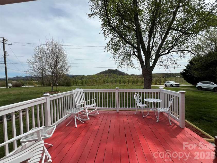 93 Laycock Road, Hendersonville, NC 28792.  MLS# CAR4367068, YatesRealty ID 26548. 