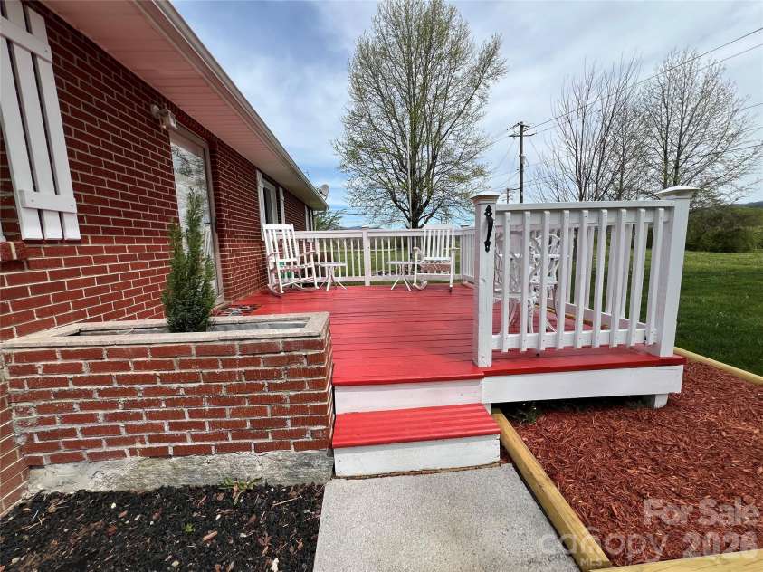 93 Laycock Road, Hendersonville, NC 28792.  MLS# CAR4367068, YatesRealty ID 26548. 