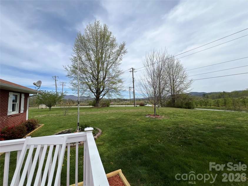93 Laycock Road, Hendersonville, NC 28792.  MLS# CAR4367068, YatesRealty ID 26548. 