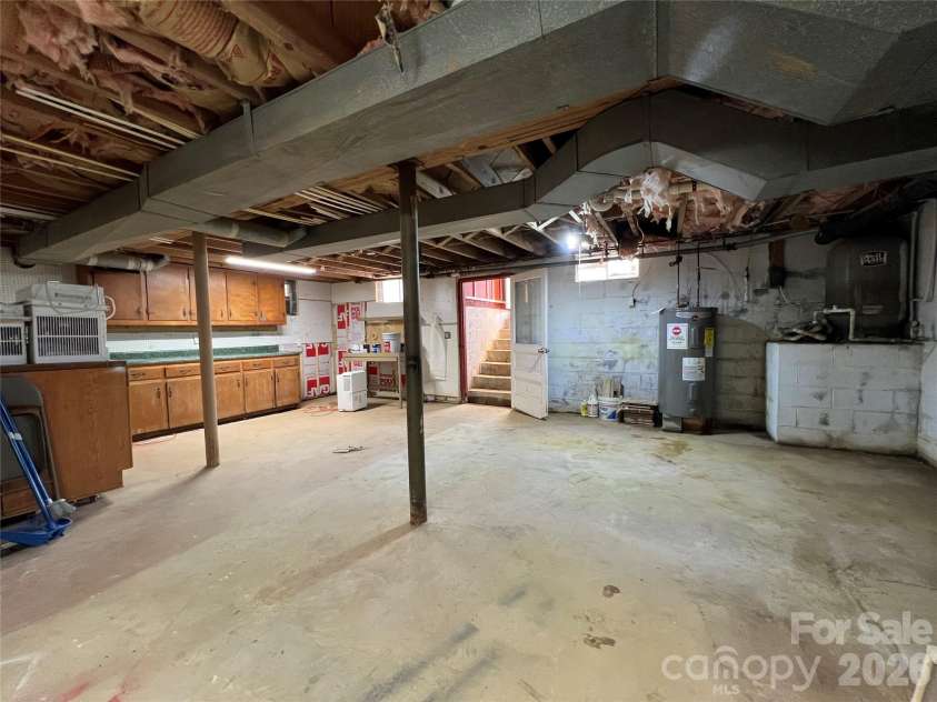 93 Laycock Road, Hendersonville, NC 28792.  MLS# CAR4367068, YatesRealty ID 26548. 