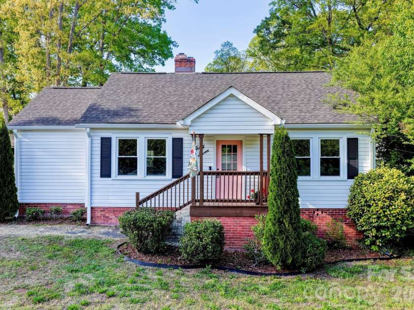 37 Oak Drive, Concord, NC 28027.  MLS# CAR4360964, YatesRealty ID 26549. 