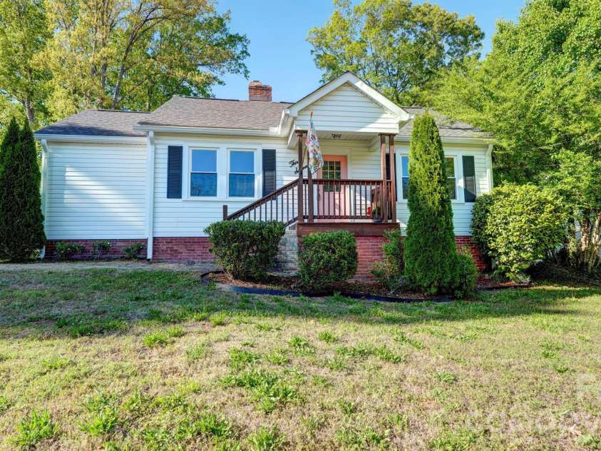 37 Oak Drive, Concord, NC 28027.  MLS# CAR4360964, YatesRealty ID 26549. 