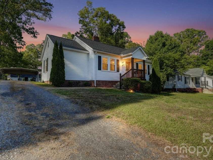 37 Oak Drive, Concord, NC 28027.  MLS# CAR4360964, YatesRealty ID 26549. 