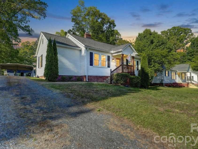 37 Oak Drive, Concord, NC 28027.  MLS# CAR4360964, YatesRealty ID 26549. 