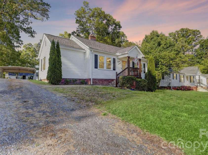 37 Oak Drive, Concord, NC 28027.  MLS# CAR4360964, YatesRealty ID 26549. 